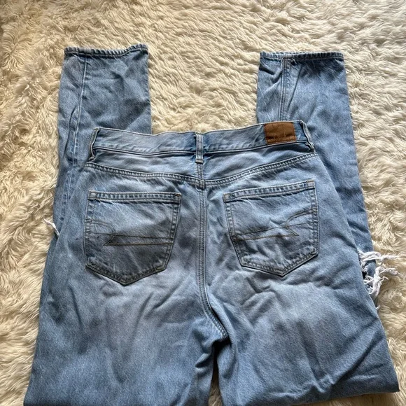 American Eagle Outfitters Light Blue Mom Jeans - Picture 13 of 14